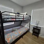 Urban Retreat With 8 Twin Beds