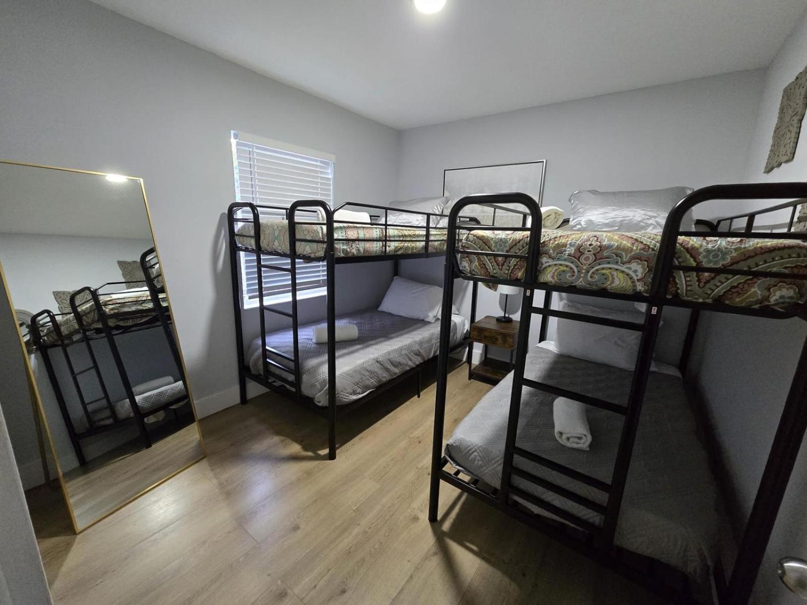 Urban Retreat With 8 Twin Beds