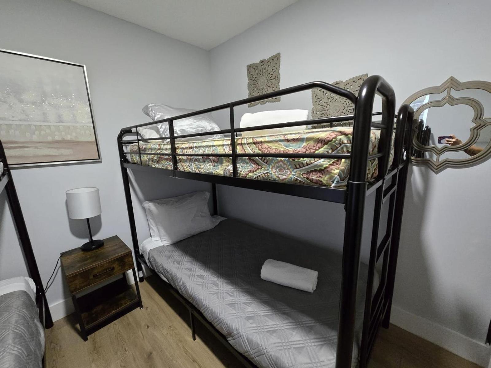 Urban Retreat With 8 Twin Beds Miami